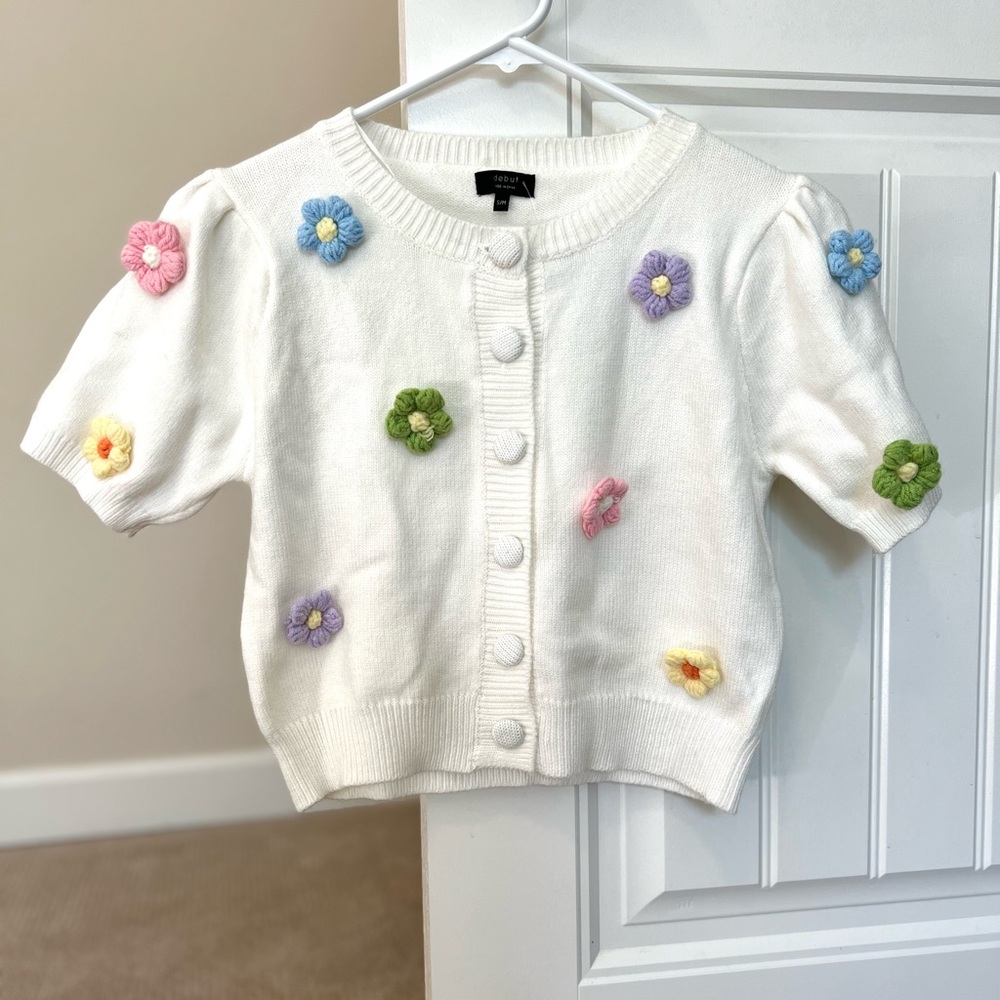 BRAND NEW White Flower Kids Cardigan Sz small/medium